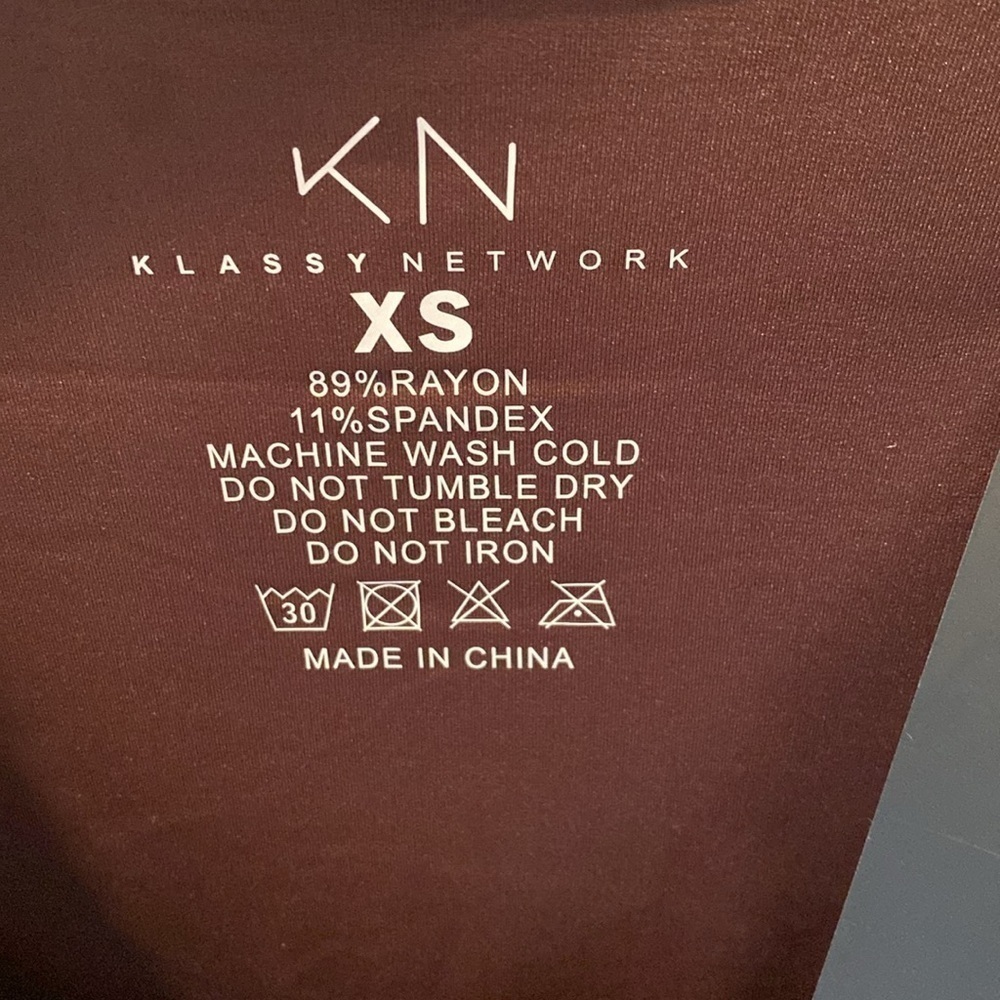 Klassy Network brand new cropped long sleeve shirt built in bra XS extra small - Picture 2 of 6